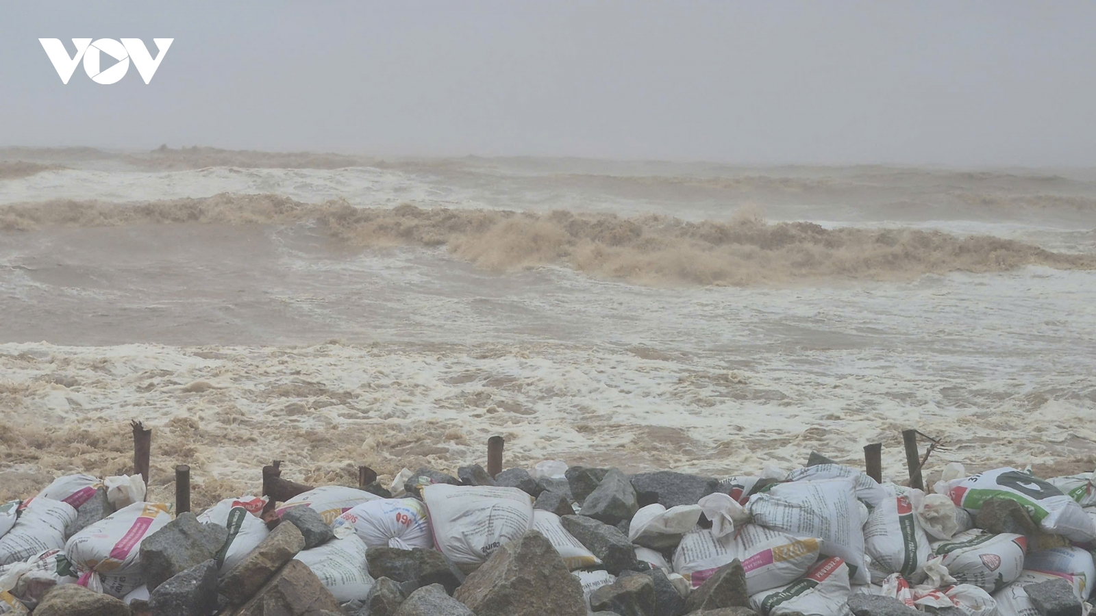 Mưa to đến rất to, gió giật mạnh cấp 8 tại Hà Tĩnh